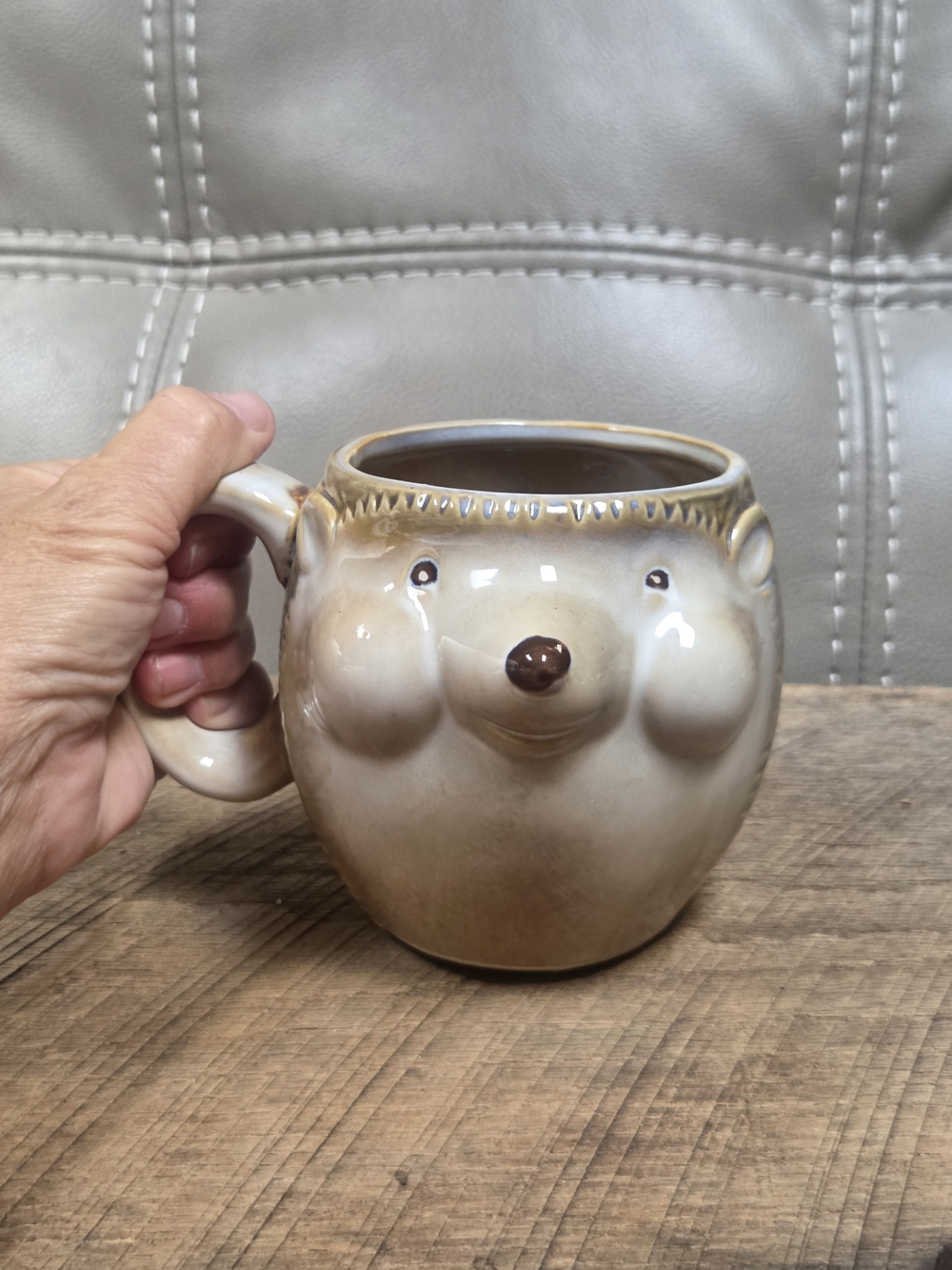 New Gibson Home Ceramic Hedgehog Coffee Mug 3D Chubby Cheeks 21 oz ~ Bin 1E